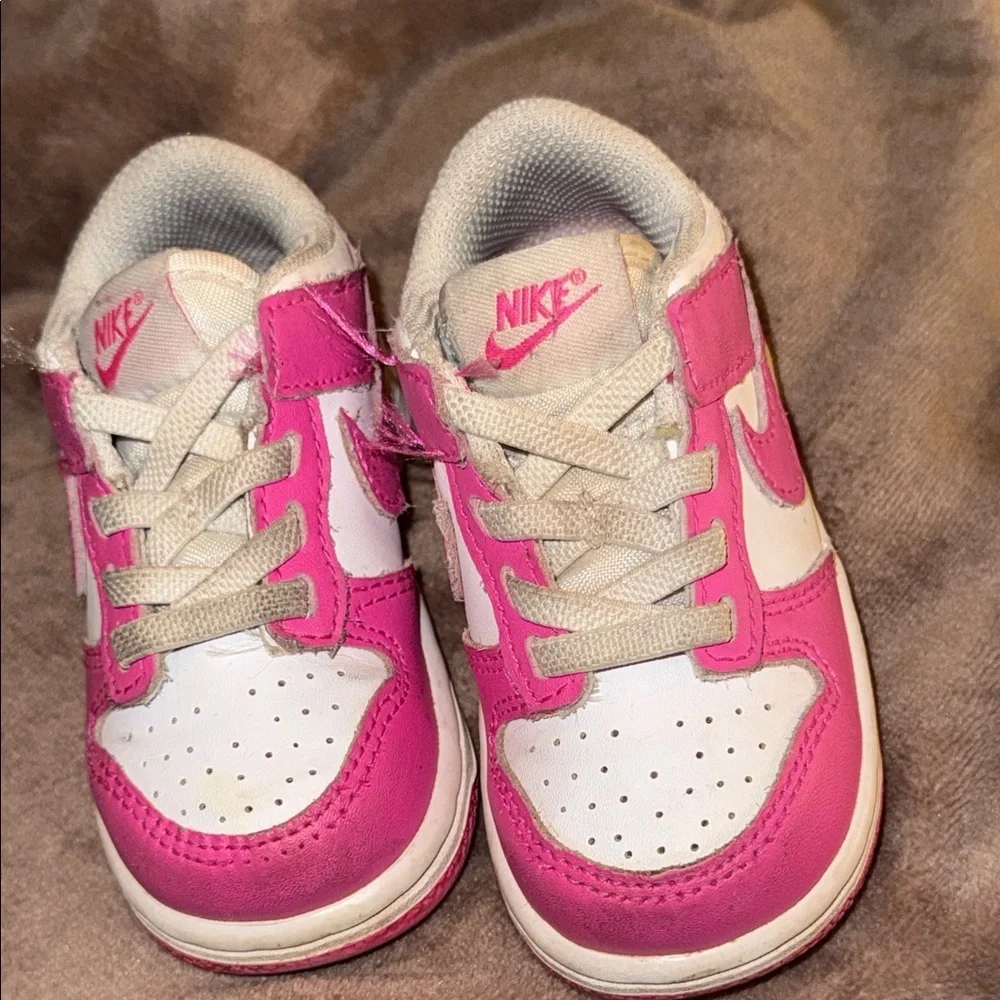 Nike Dunk Low Baby/Toddler Sneakers in Pink and White 5C